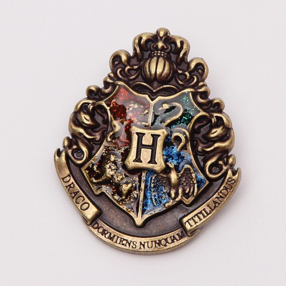 Harry Potter Hogwarts School of Witchcraft & Wizardry pins set of 5 metal badge - Picture 6 of 10